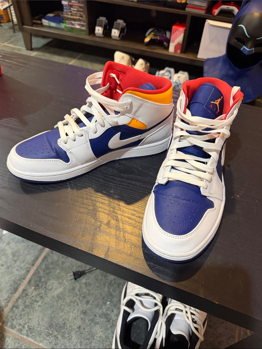 Men’s Jordan 1s size 10.5  Sneakers in Blue/White/Red - Picture 3 of 6